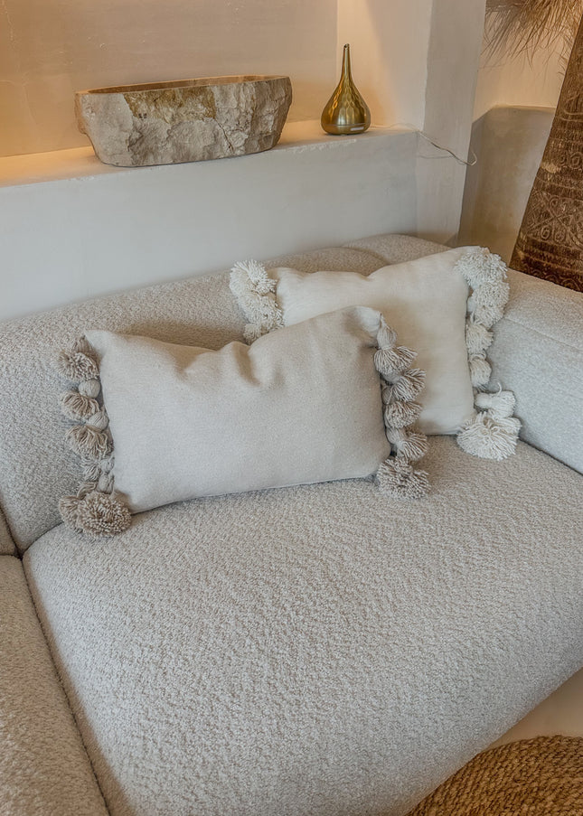 Katoenen kussenhoes met pompons – zandkleur – 60x40 cm