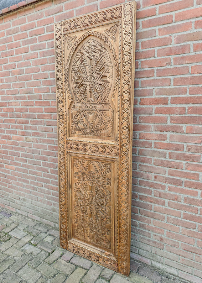 Handgemaakte Marokkaanse Paneeldeur – 200x70 cm – Decoratief Houtsnijwerk uit Marokko