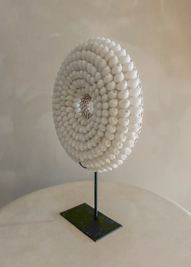 Schelpen Decoratie op Standaard Ø25xH36 cm –Wit - Indonesië