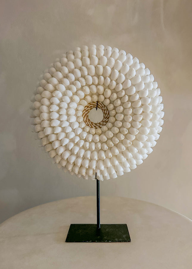 Schelpen Decoratie op Standaard Ø25xH36 cm –Wit - Indonesië