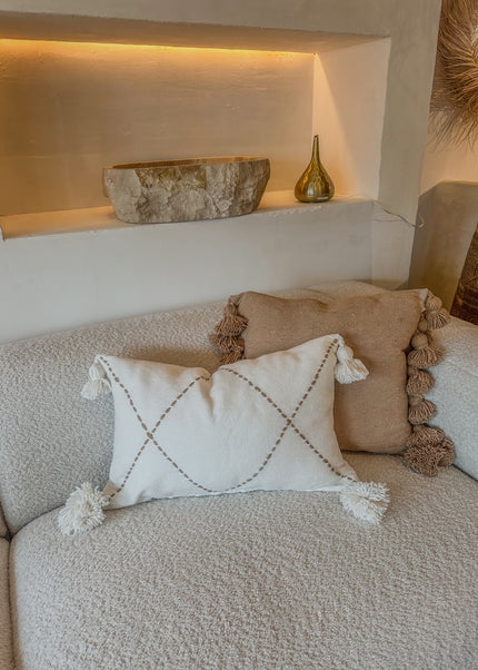 Katoenen kussenhoes met pompons – Camel – 50x50 cm