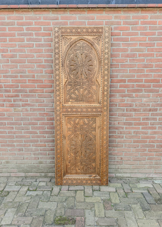 Handgemaakte Marokkaanse Paneeldeur – 200x70 cm – Decoratief Houtsnijwerk uit Marokko