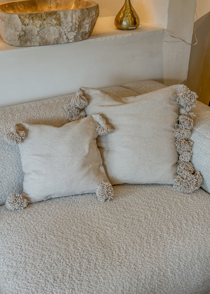 Katoenen kussenhoes met pompons – zandkleur – 50x50 cm