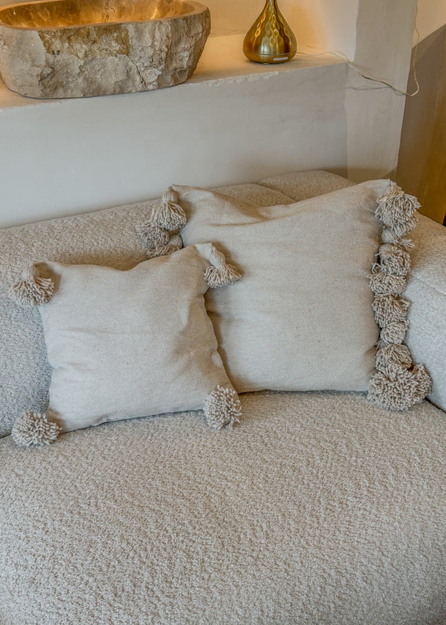 Katoenen kussenhoes met pompons – zandkleur – 50x50 cm