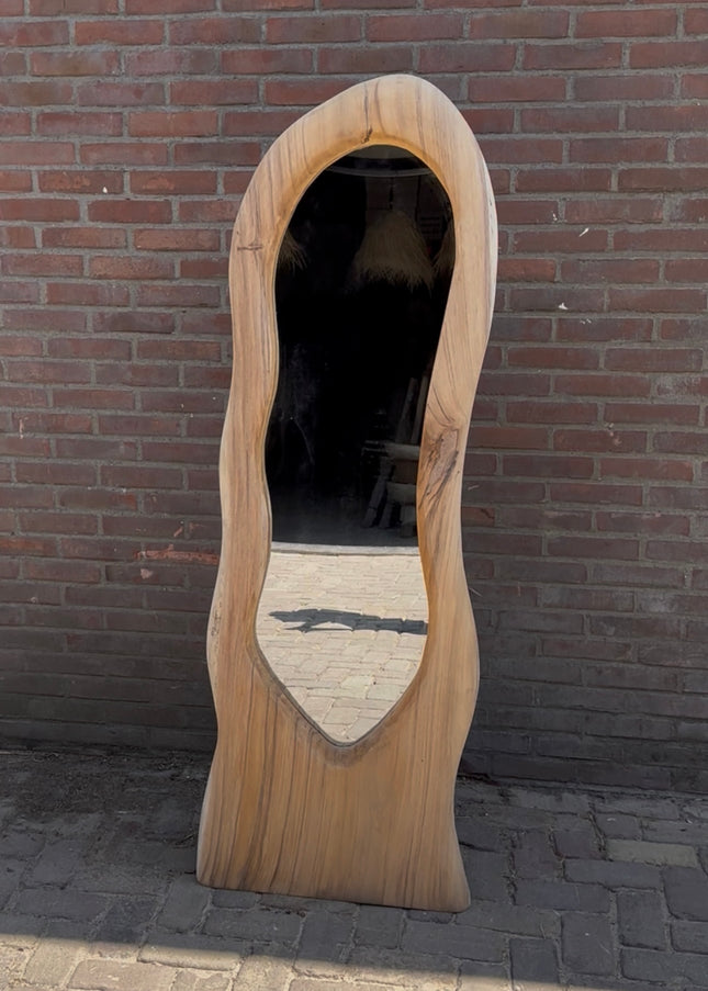 Suar Wave – Staande Spiegel / Passpiegel van Suar Hout
