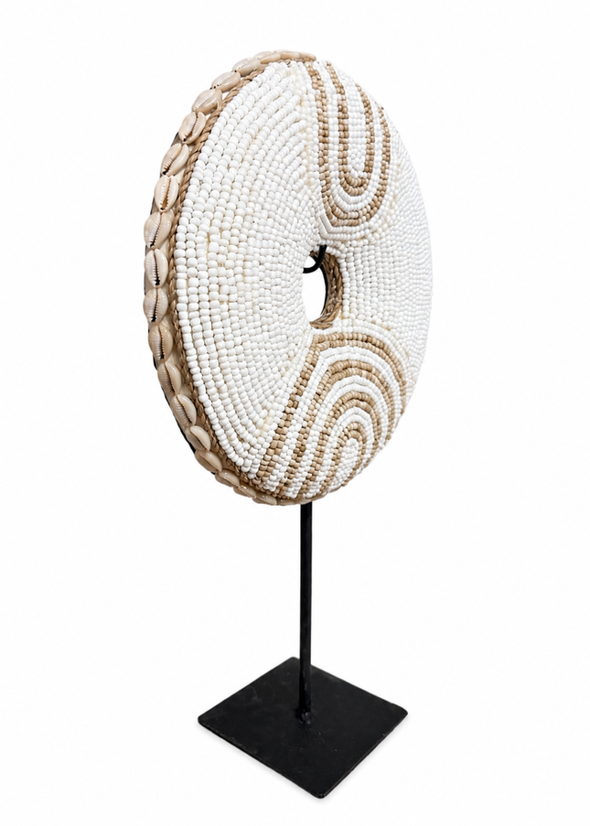 Ornament Nusa Wave on Stand – White Natural 25cm