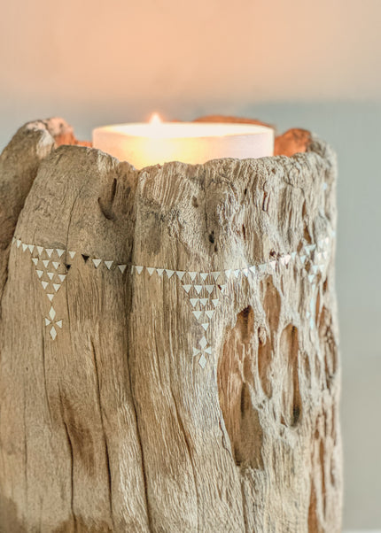 Teak hout kaarsenhouder of decoratie – boomstam met schelpinleg | nr1