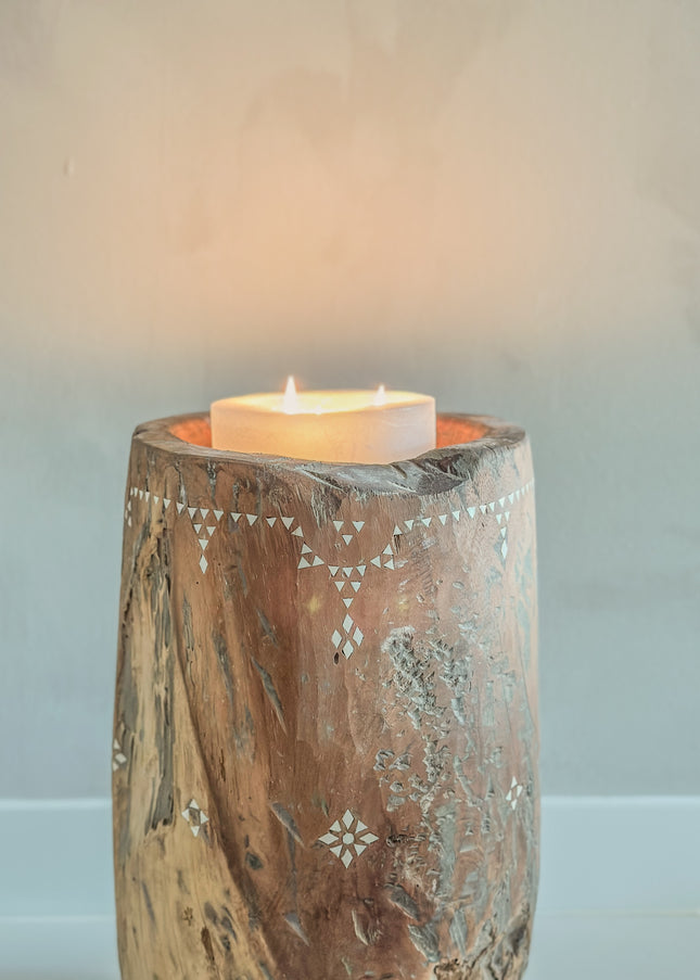Teak hout kaarsenhouder of decoratie – boomstam met schelpinleg | nr3