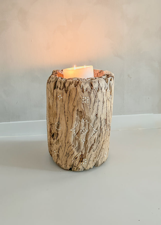 Teak hout kaarsenhouder of decoratie – boomstam met schelpinleg | nr4