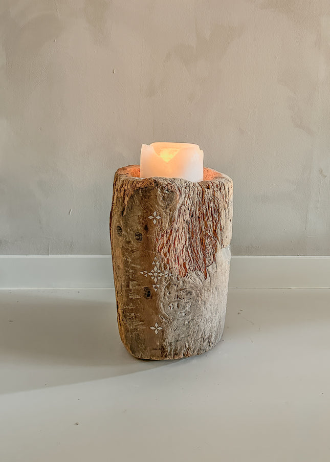 Teak hout kaarsenhouder of decoratie – boomstam met schelpinleg | nr7