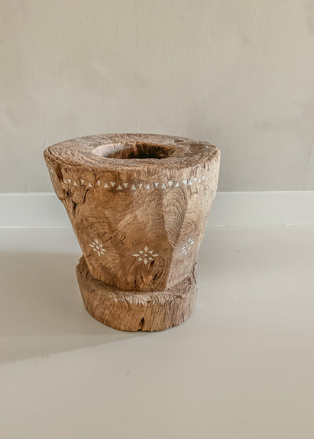 Teak hout kaarsenhouder of decoratie – boomstam met schelpinleg | nr10