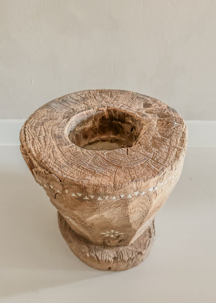 Teak hout kaarsenhouder of decoratie – boomstam met schelpinleg | nr10