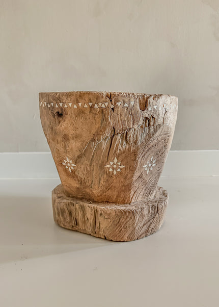 Teak hout kaarsenhouder of decoratie – boomstam met schelpinleg | nr10