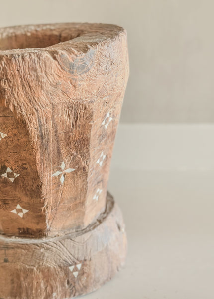 Teak hout kaarsenhouder of decoratie – boomstam met schelpinleg | nr11