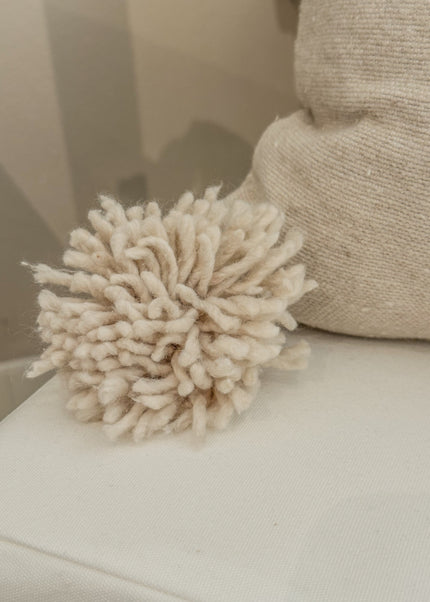 Pompom kussen | Zandkleur 60x40cm