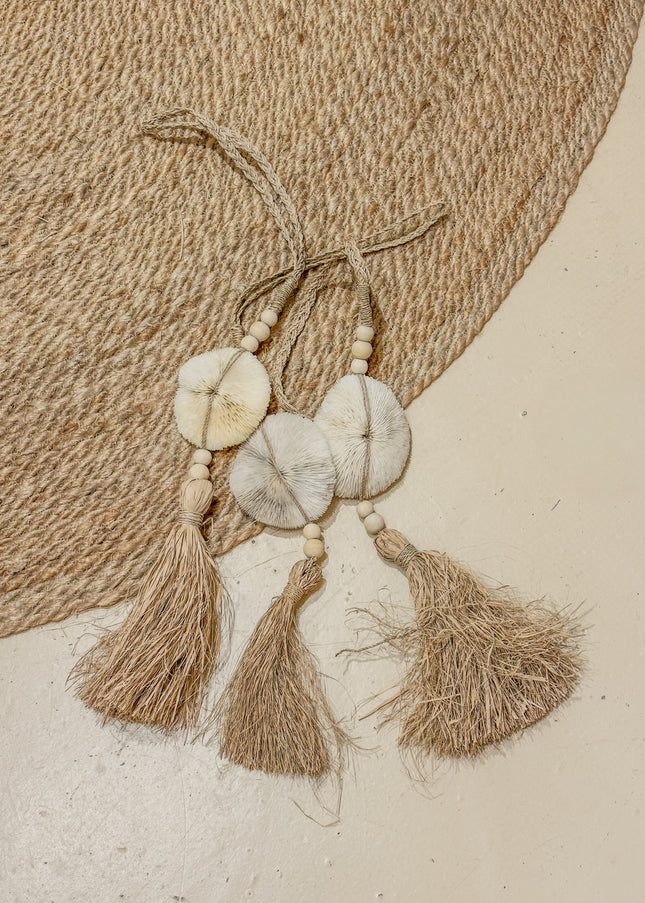 Decoratieve hanger | raffia & schelpstructuur