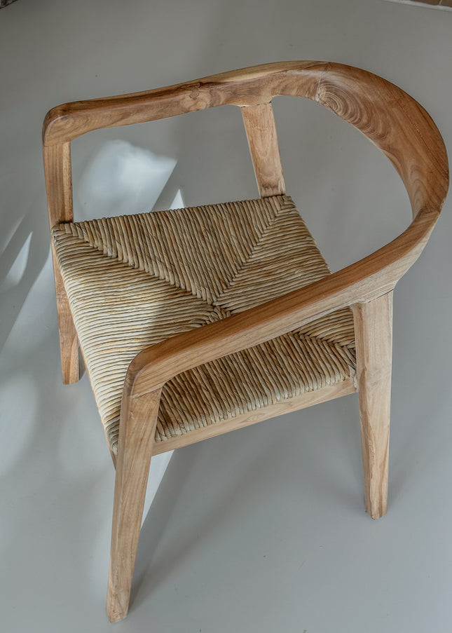 Teak Stoel met Natuurlijke Gevlochten Zitting – Handgemaakt