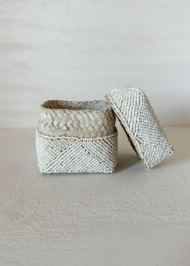 Wit kralendoosje – Sari