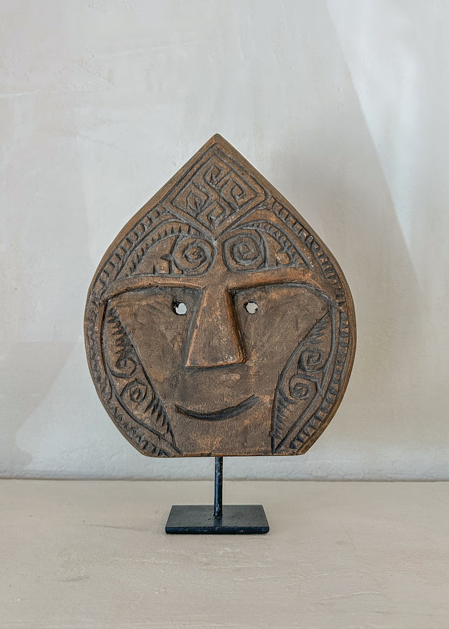 Tomo Mask – Hout op Standaard