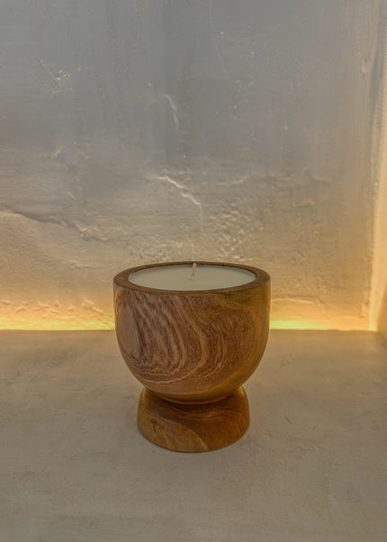 Teak Houten Kaars – Naturel met Witte Kaars