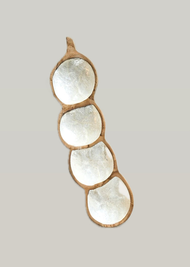 Houten serveerschaal met Capiz schelp